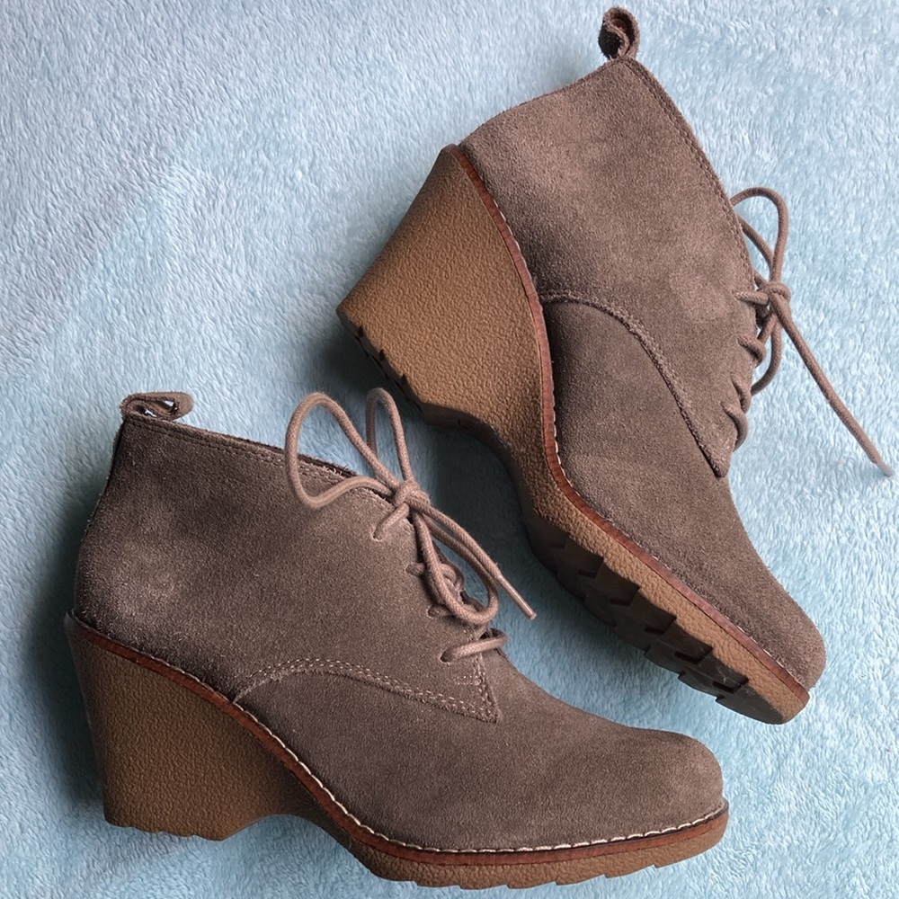 WHITE MOUNTAIN “LAMBERT” wedges/heels in great preowned condition size 9M